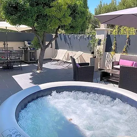 Key Largo 2p Avec Pkg Clim Grande Terrasse Avec Jacuzzi Proche Port Et Bandol
